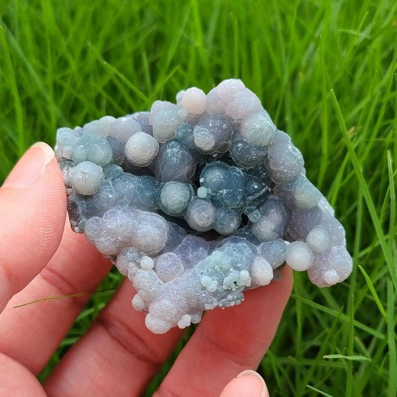 Grape agate cluster - Picture 2 of 4